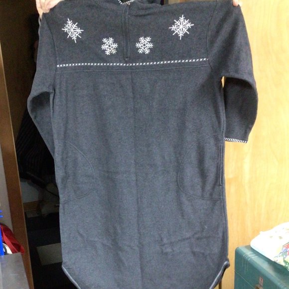 grey robe - Picture 1 of 2